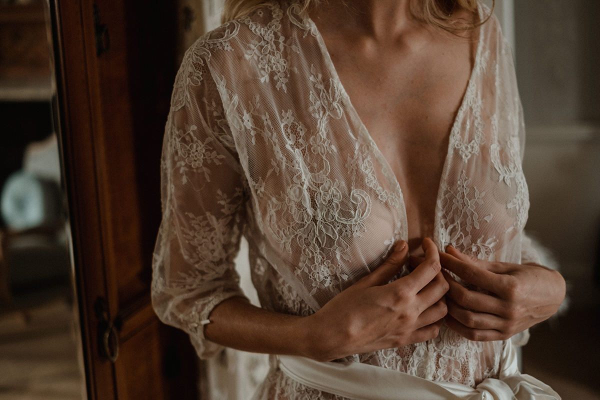 56 Tasteful elegant and glamorous retro inspired bridal boudoir