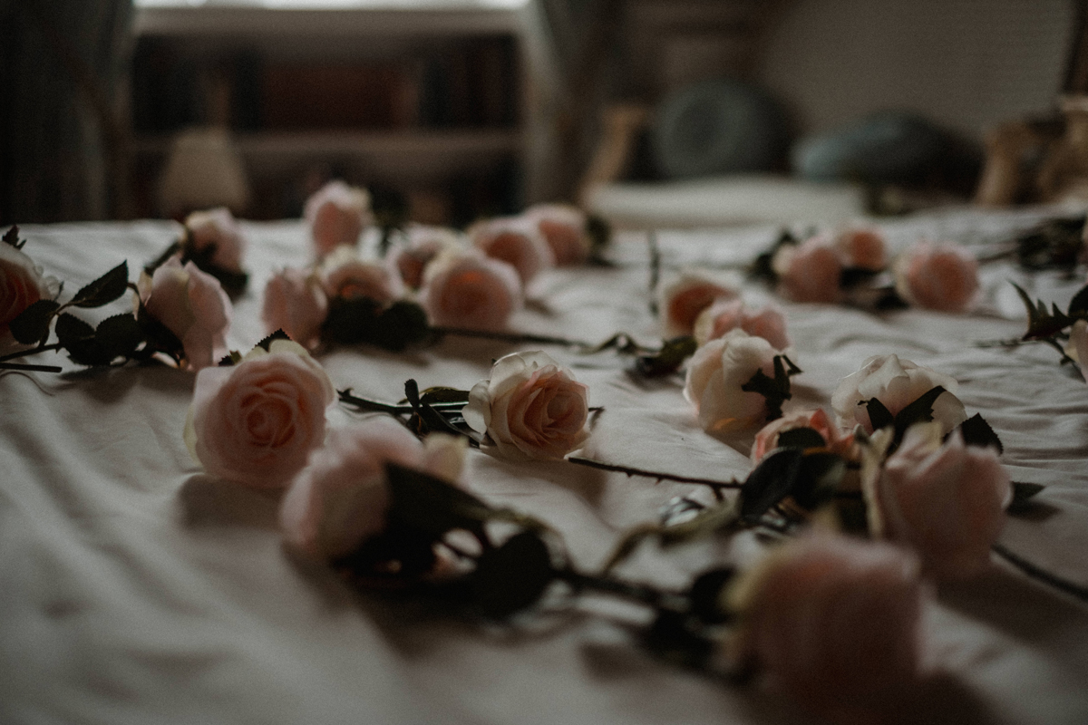 6 Tasteful elegant and glamorous retro inspired bridal boudoir
