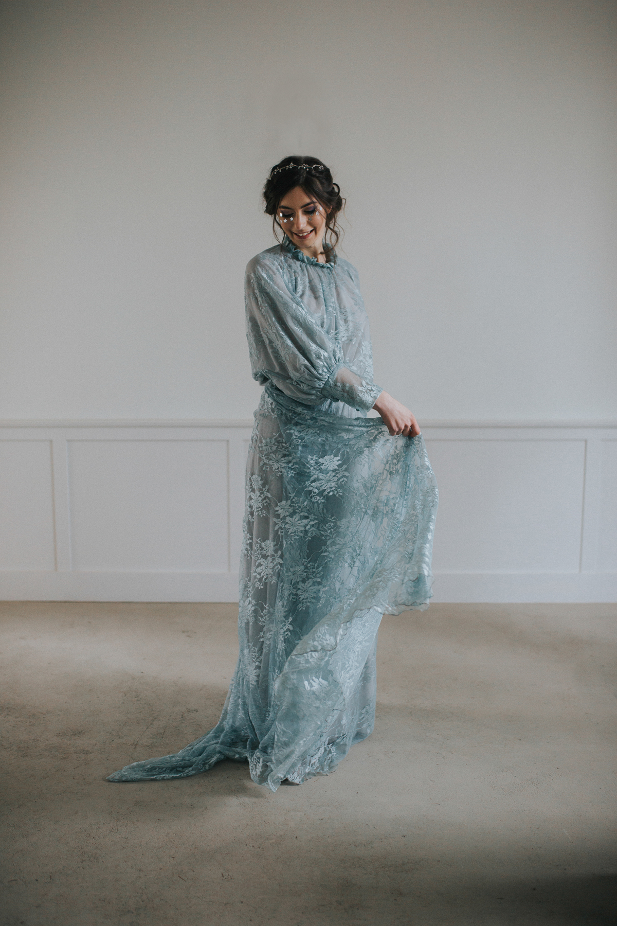69 A celestial and Ultra Violet Pantone colour of the year 2018 inspired wedding editorial