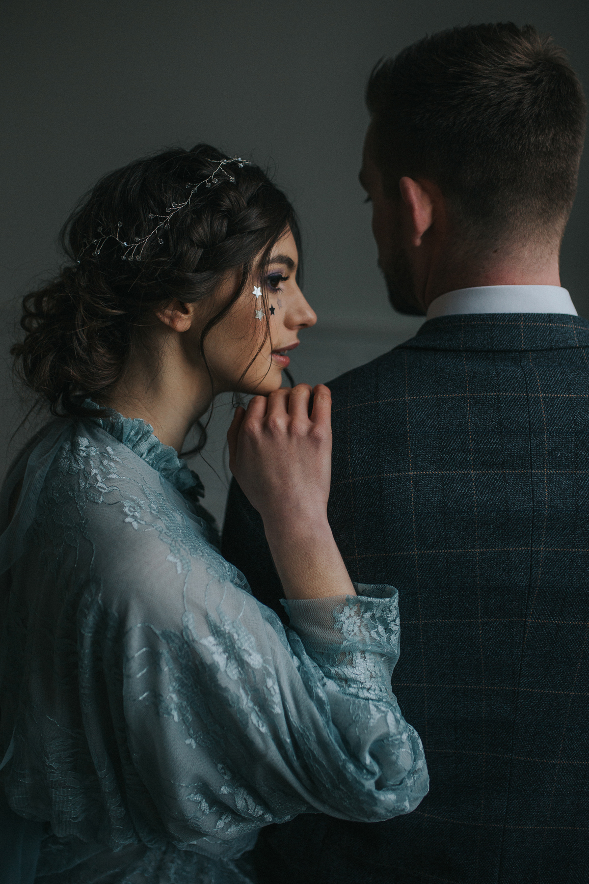 71 A celestial and Ultra Violet Pantone colour of the year 2018 inspired wedding editorial
