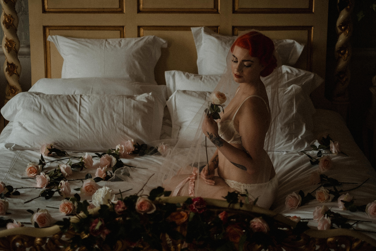 71 Tasteful elegant and glamorous retro inspired bridal boudoir