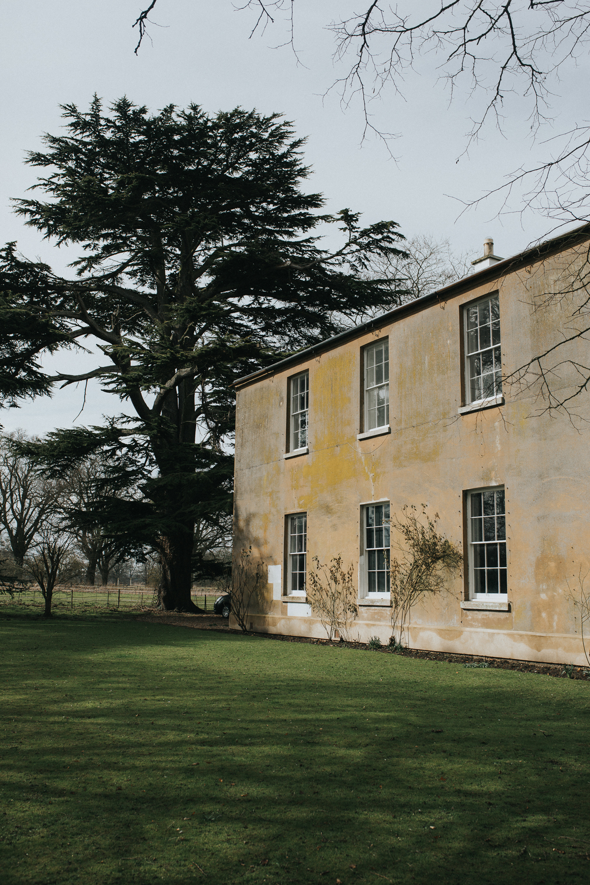 78 A celestial and Ultra Violet Pantone colour of the year 2018 inspired wedding editorial