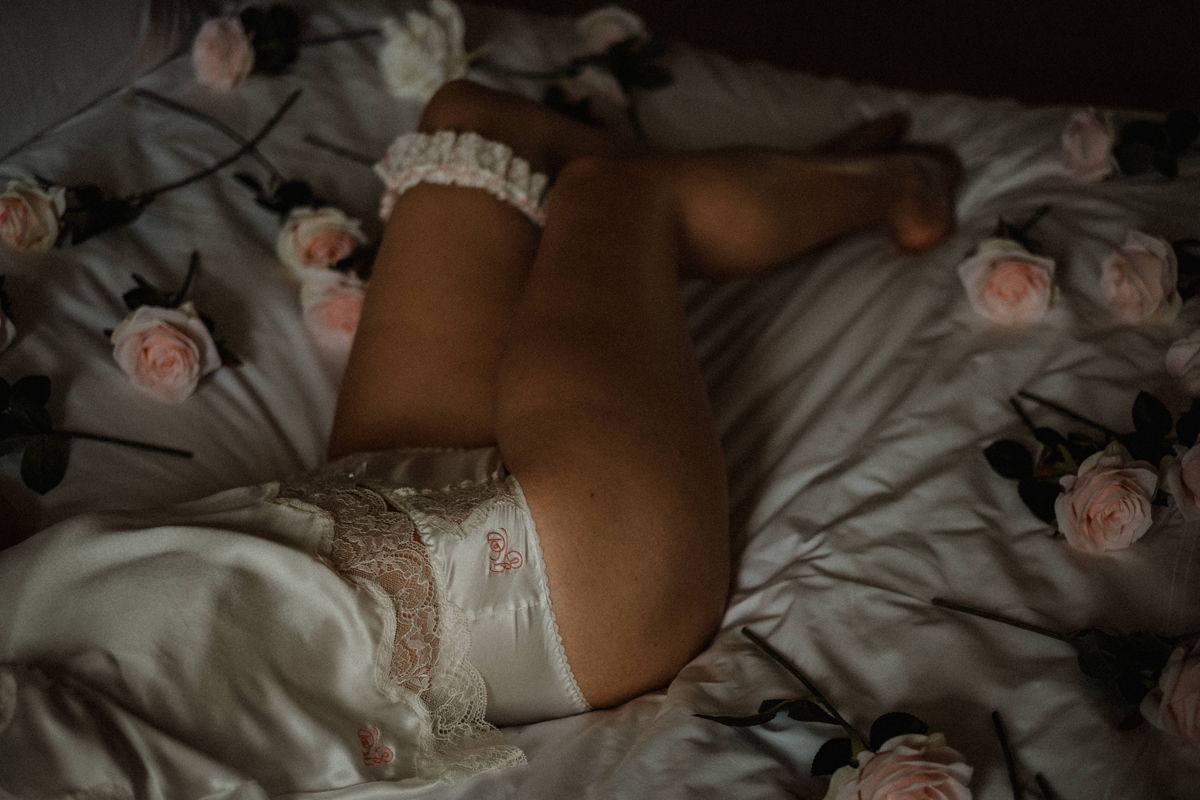 93 Tasteful elegant and glamorous retro inspired bridal boudoir