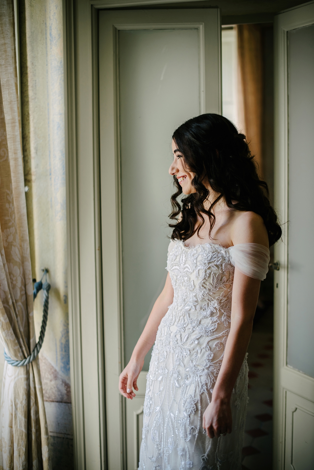 15 A Monique Lhuillier gown for a romantic summer villa wedding on Lake Como in Italy