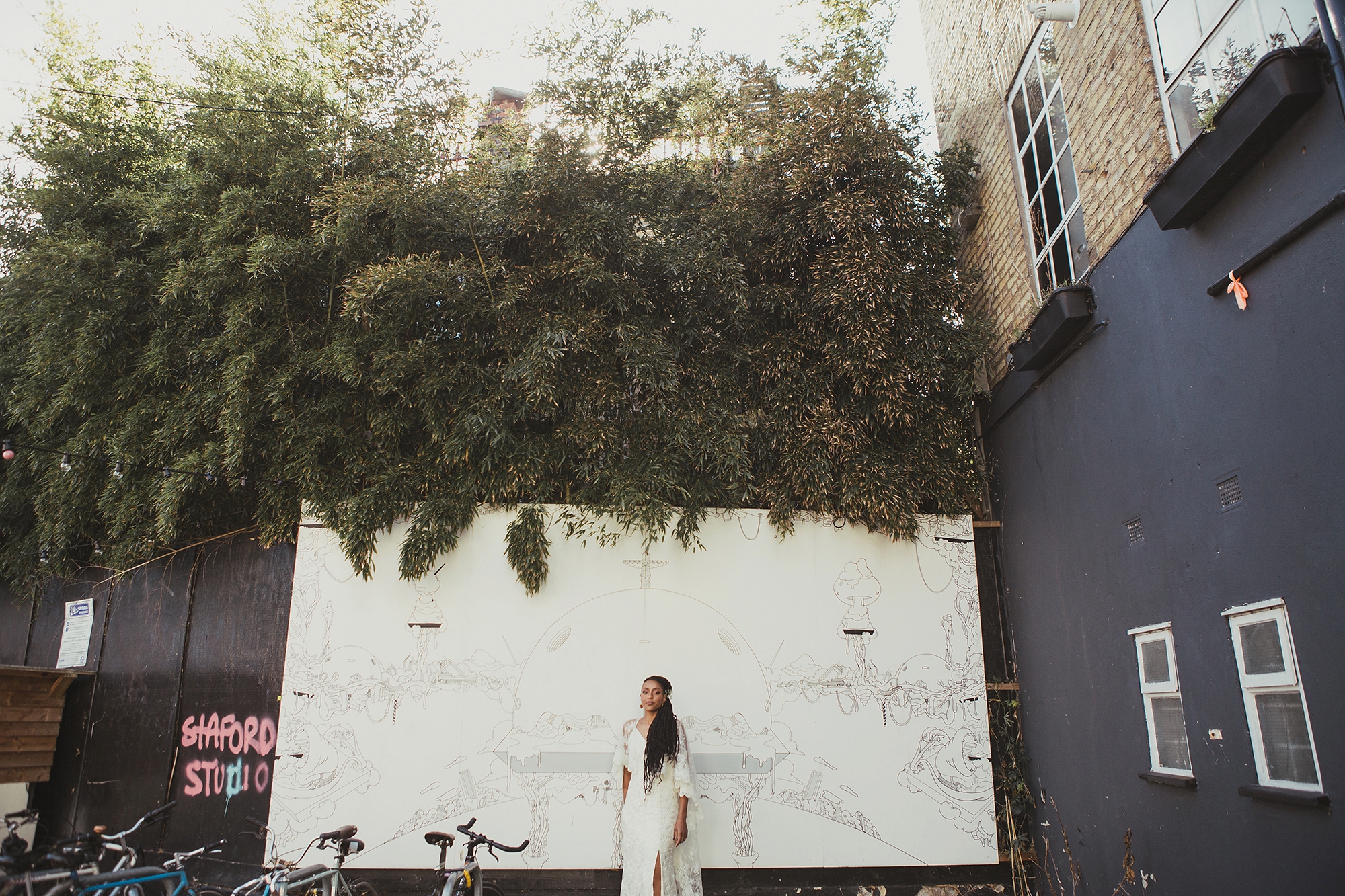 27 A tropical and bohemian inspired cool urban wedding