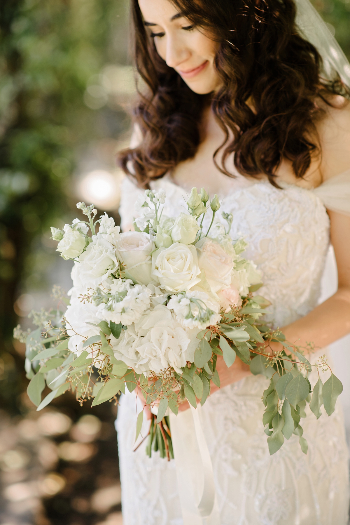 32 A Monique Lhuillier gown for a romantic summer villa wedding on Lake Como in Italy