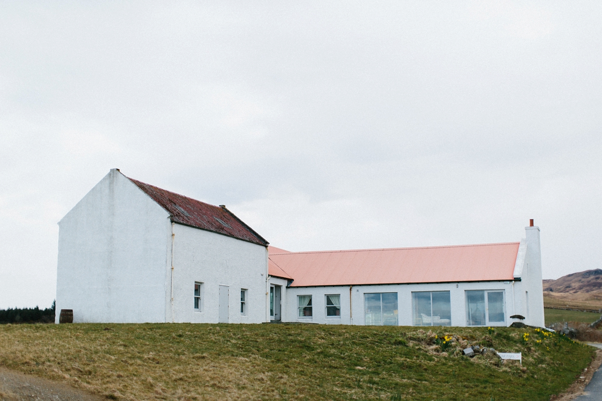 1 An Anna Campbell gown for a windswept wedding at Crear in Scotland