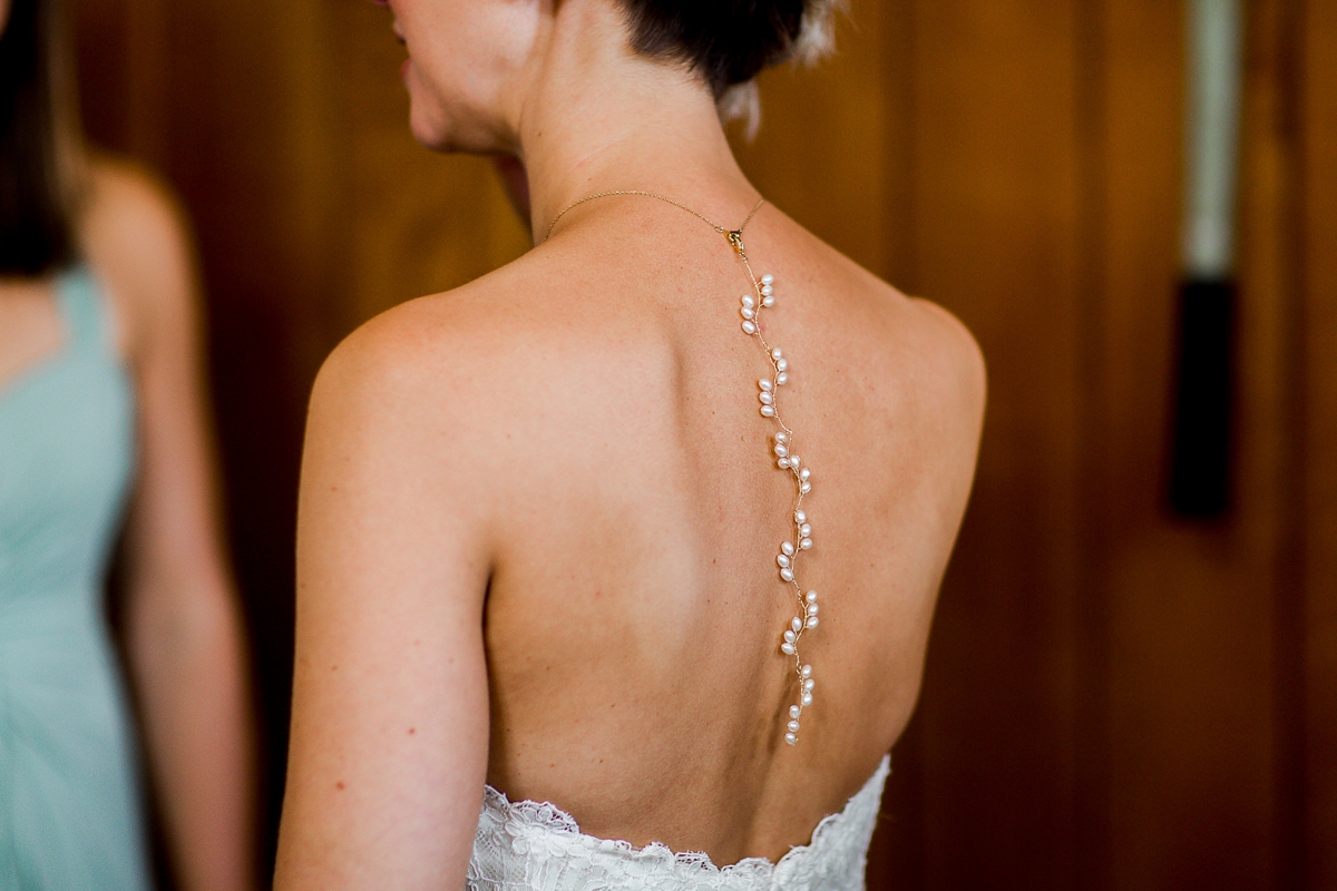 15 An Essence of Australia gown for an Oxfordshire barn wedding - An Essense of Australia Gown for a Bride with Short Hair and her Rustic Oxfordshire Barn Wedding 15 An Essence of Australia gown for an Oxfordshire barn wedding