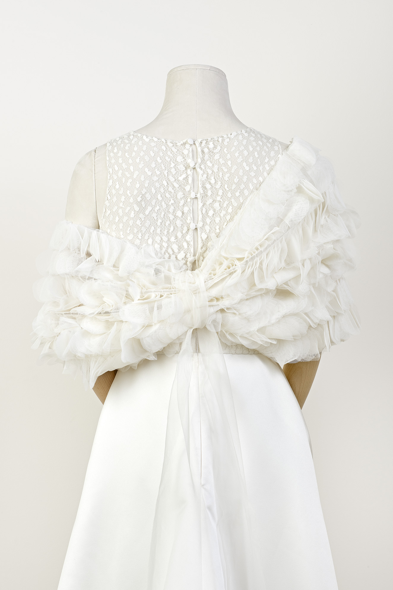 16 Jesus Peiro bridal accessories and boleros