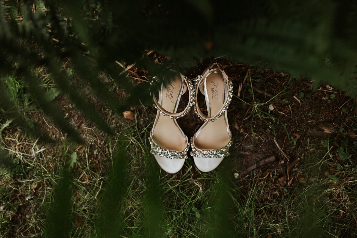 2 A bride in Karen Willis Holmes for a Coo Cathedral wedding