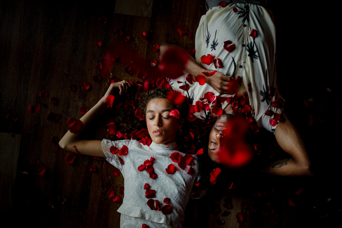 20 A modern day Baz Luhrmann inspired Romeo Juliet wedding editorial by The Wedding Enthusiast