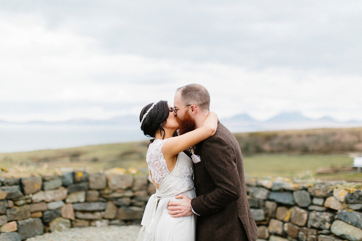 28 An Anna Campbell gown for a windswept wedding at Crear in Scotland