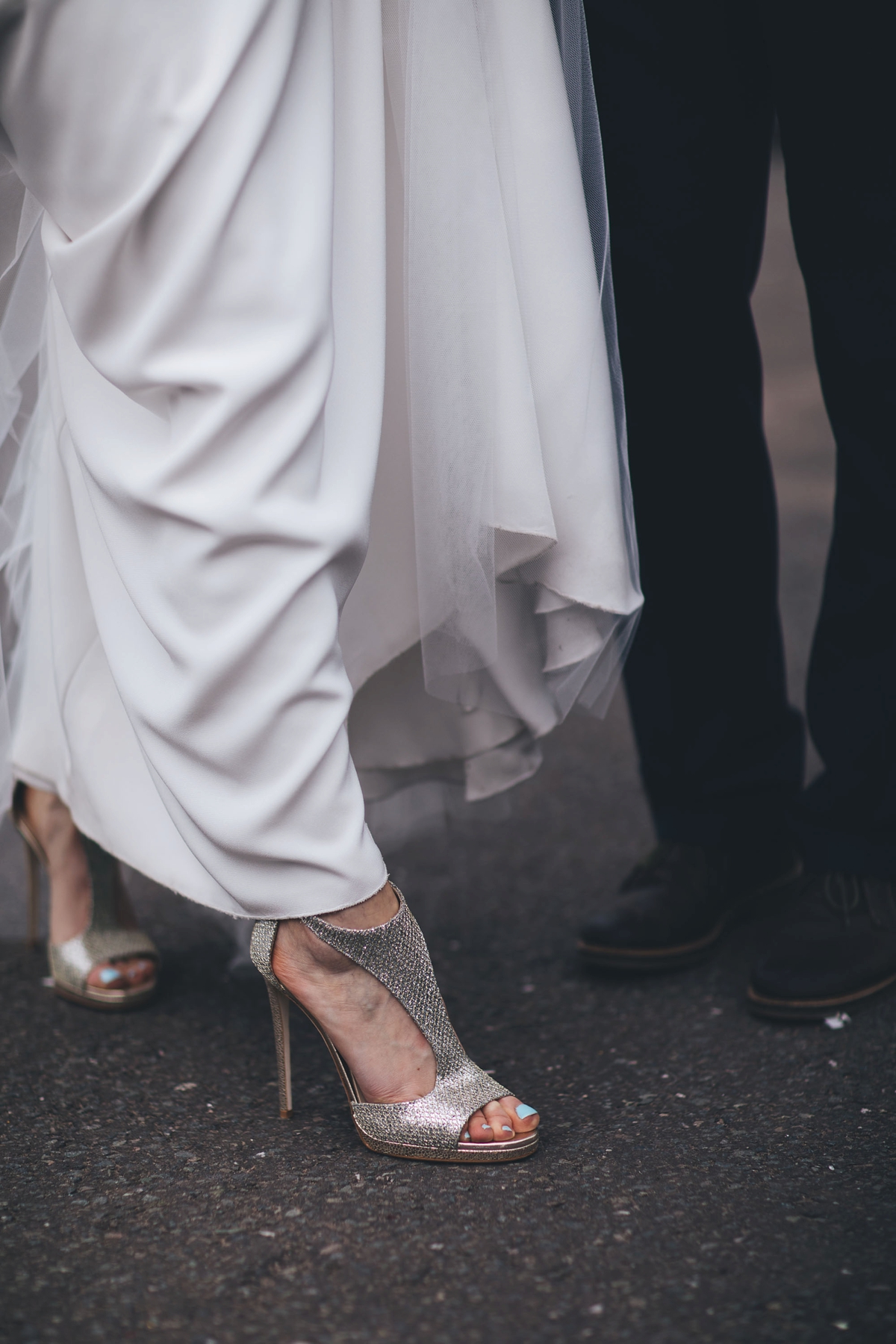 29 A Lambert Creations dress and dried flowers for a rustic barn wedding and online dating love story