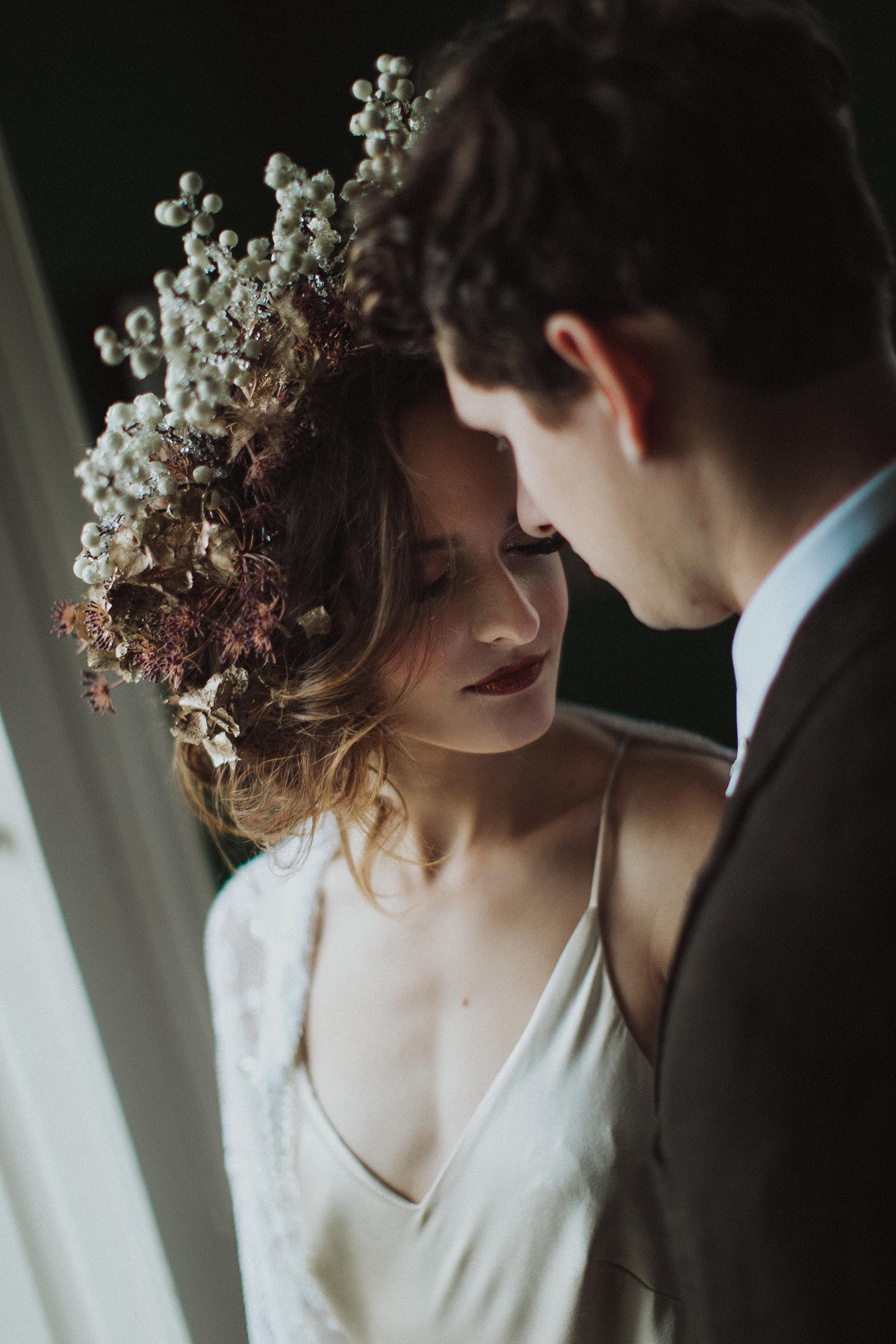 29 Serene and enchanting Autumnal bridal fairytale