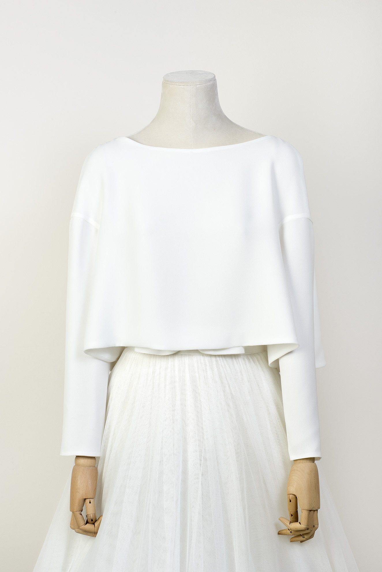 3 Jesus Peiro bridal accessories and boleros
