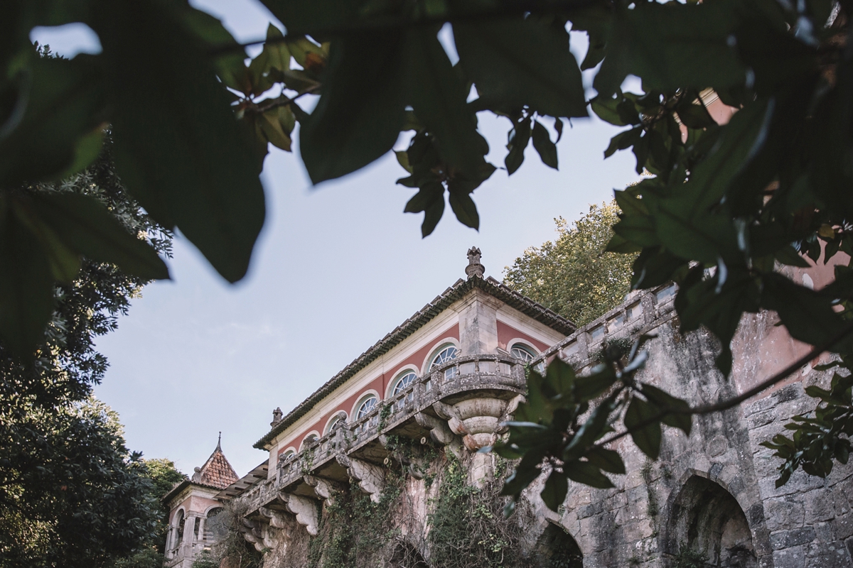 16 Termperley London glamour for a hilltop wedding in Portugal