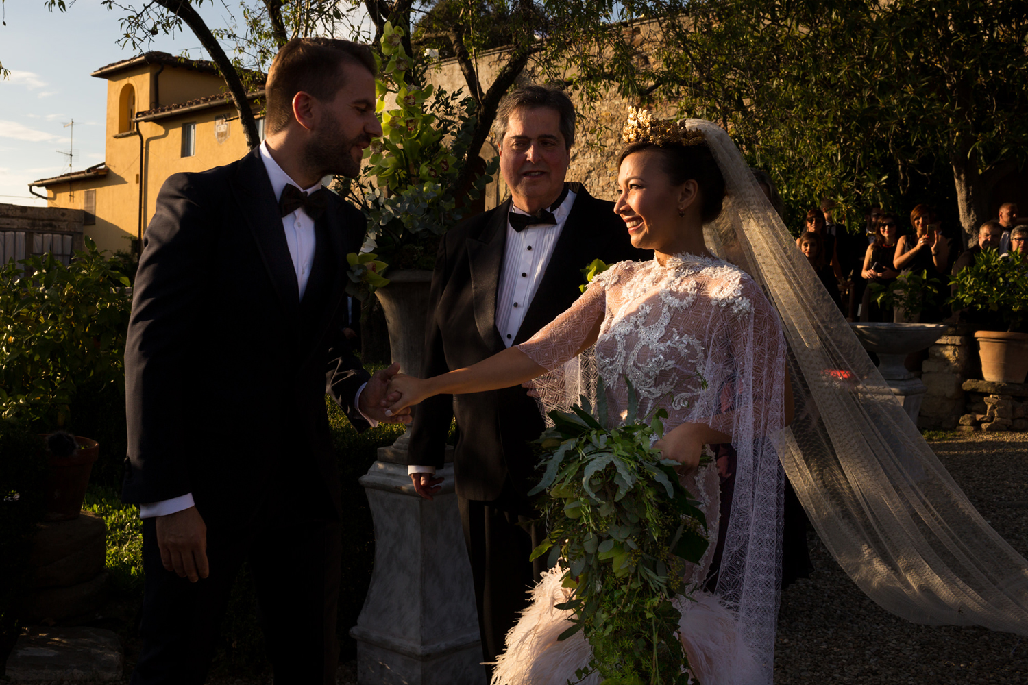 19 A colourful and flamboyant Florentine Fiesta wedding