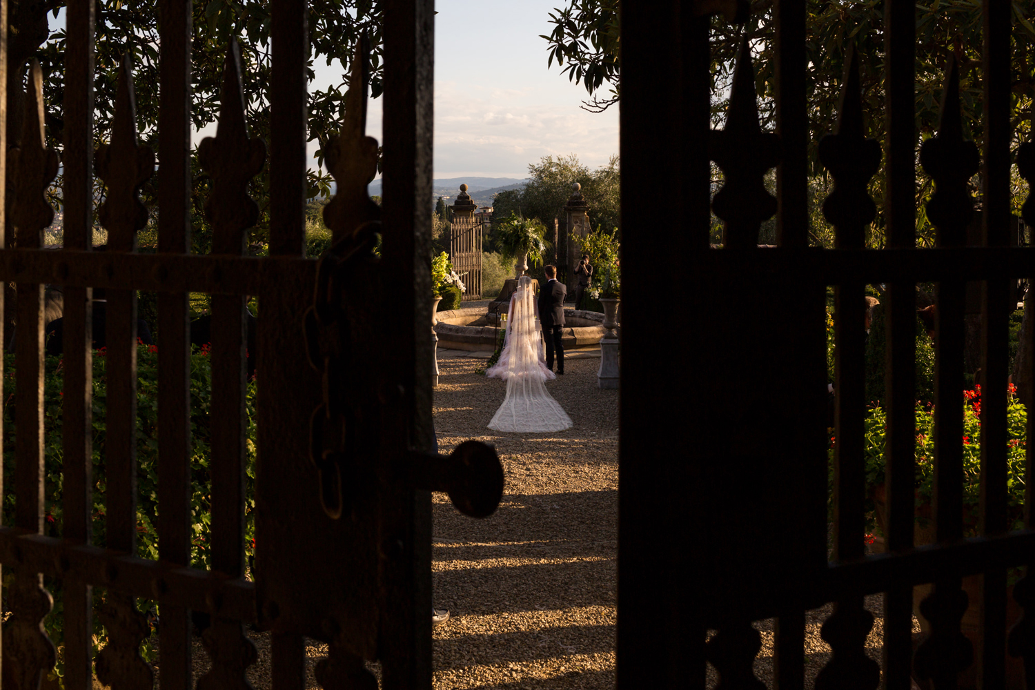 20 A colourful and flamboyant Florentine Fiesta wedding