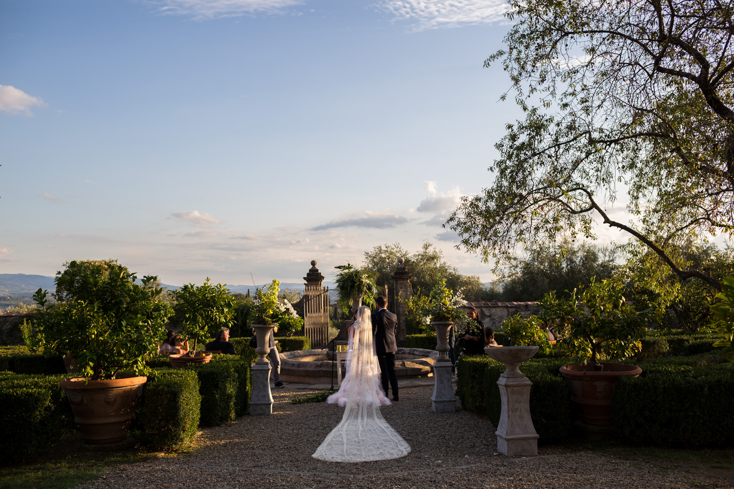 22 A colourful and flamboyant Florentine Fiesta wedding