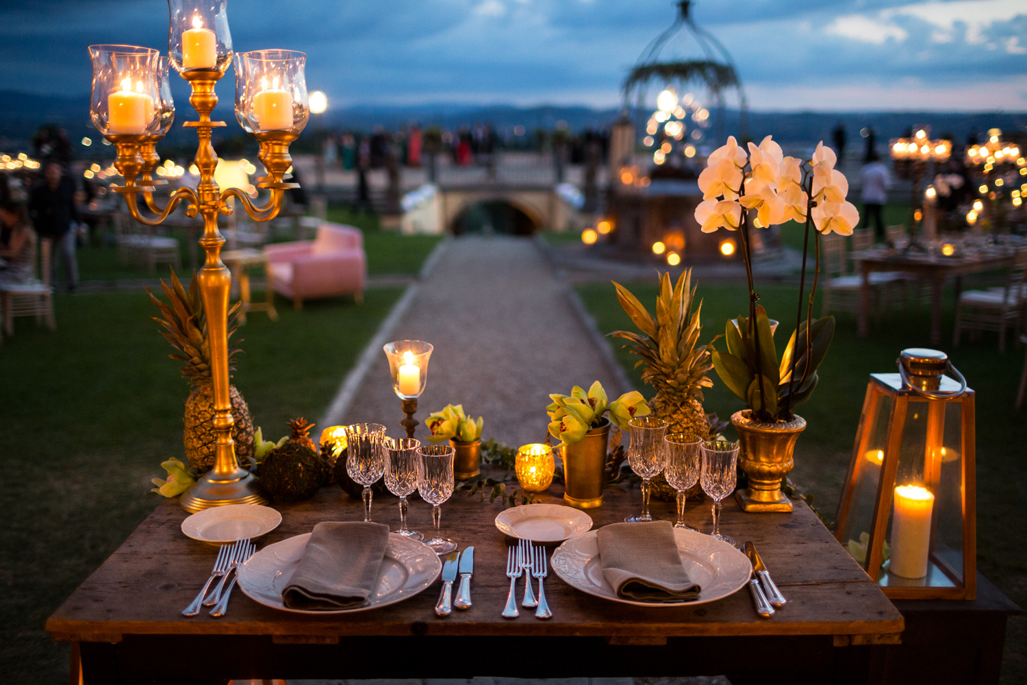 38 A colourful and flamboyant Florentine Fiesta wedding