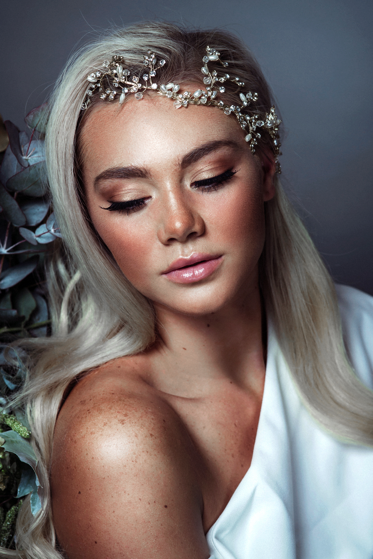 Victoria worked with a creative team to showcase four key bridal headpiece looks, using her skill as a professional hair and makeup artist to style each look to. How To Make Bridal Headpieces : Beautiful Bridal Headpiece Trends for 2019 and How To Wear ...