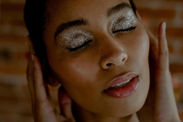 The Best Modern Bridal Makeup Looks: Soft, Dewy and Natural + Glittery, Bold and Unapologetically Cool