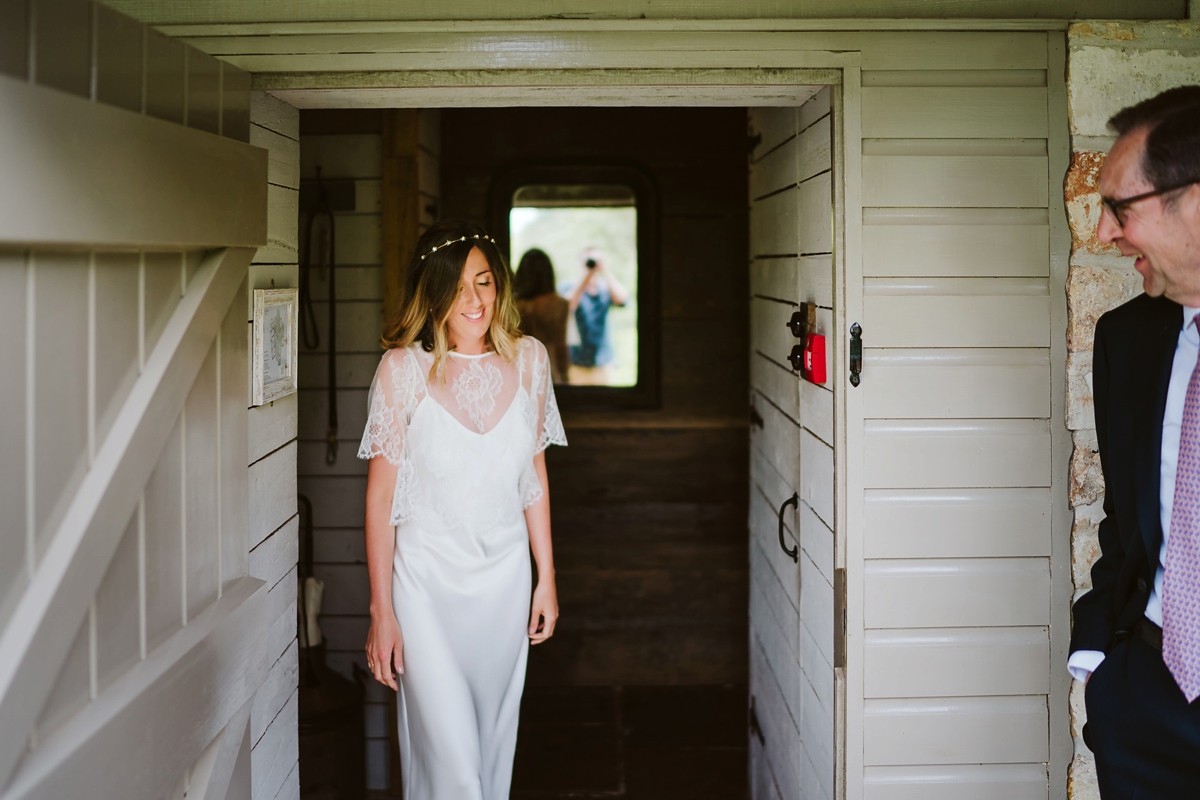 10 A Halfpenny London bride her wedding at The Pig hotel near Bath. Photography by John Barwood.