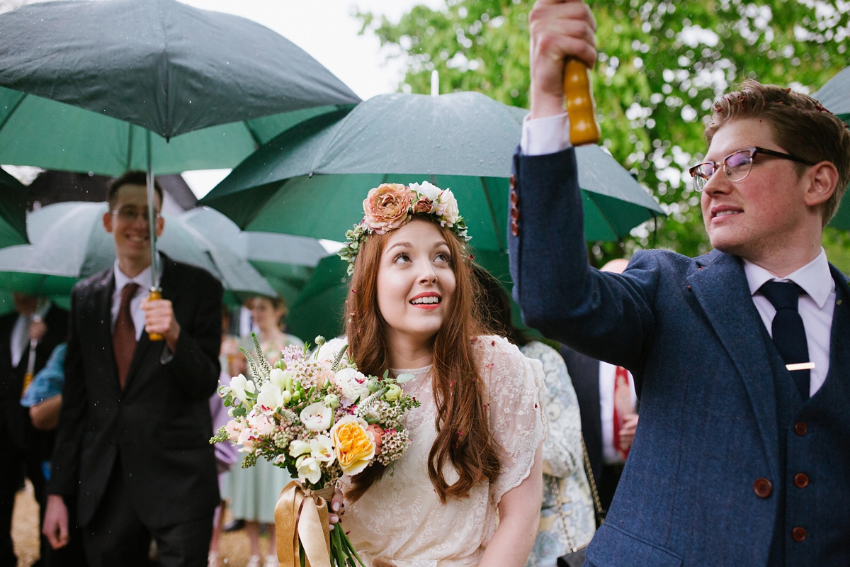 23 A minna eco friendly dress rainy day wedding Photography by Emma Case