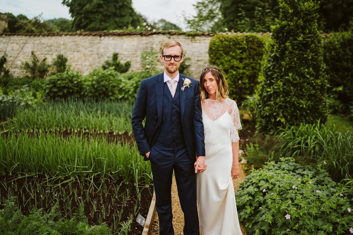 36 A Halfpenny London bride her wedding at The Pig hotel near Bath. Photography by John Barwood.