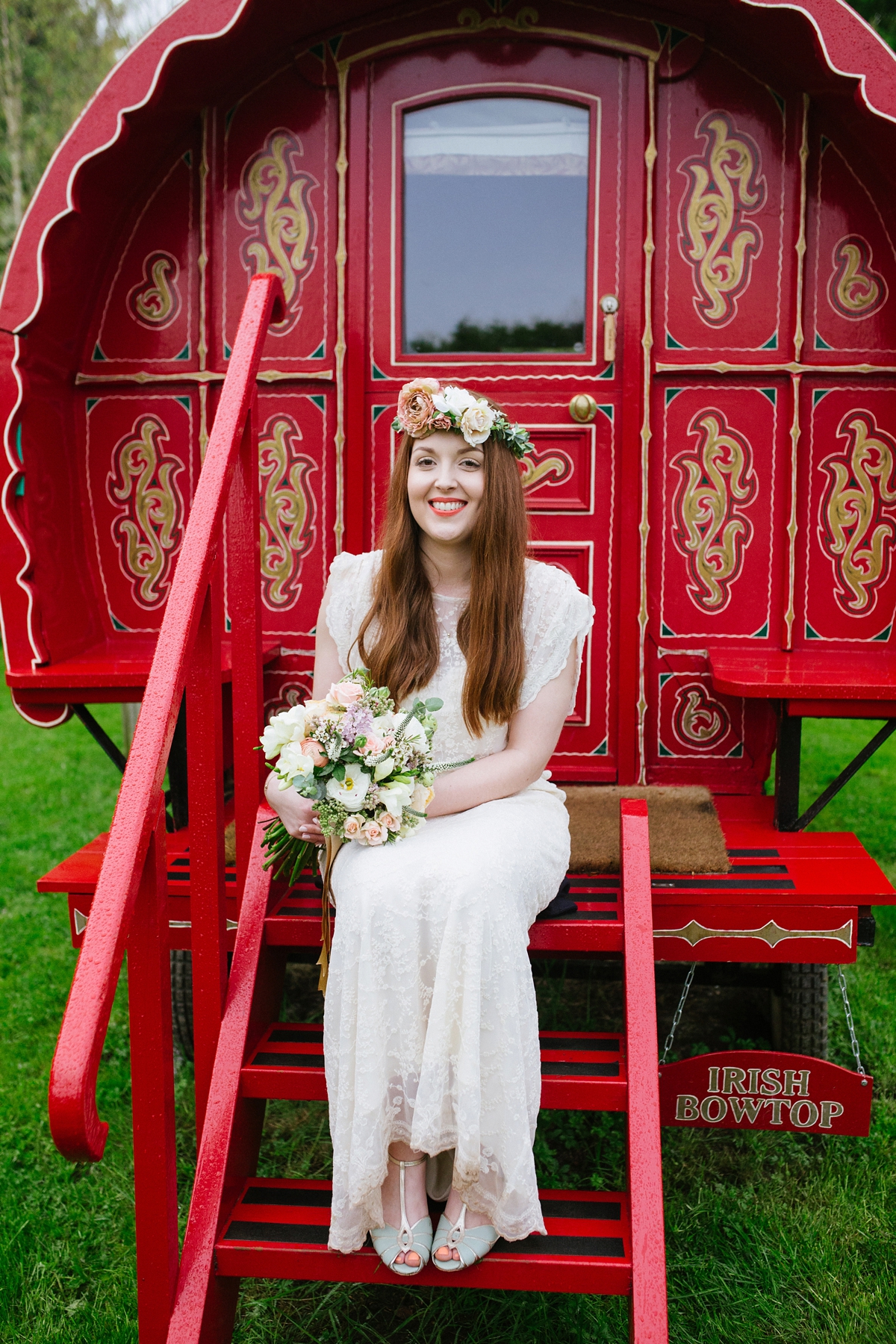 38 A minna eco friendly dress rainy day wedding Photography by Emma Case