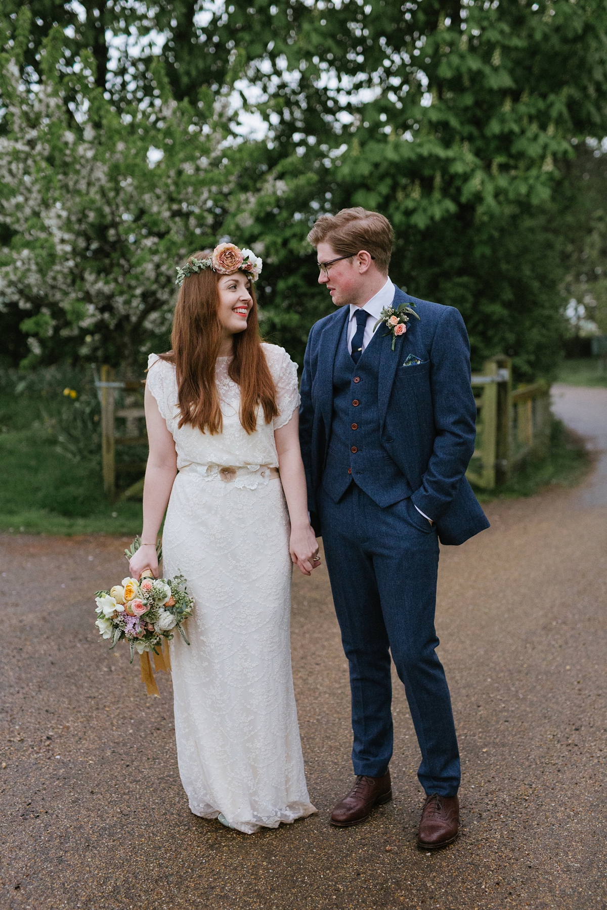 40 A minna eco friendly dress rainy day wedding Photography by Emma Case