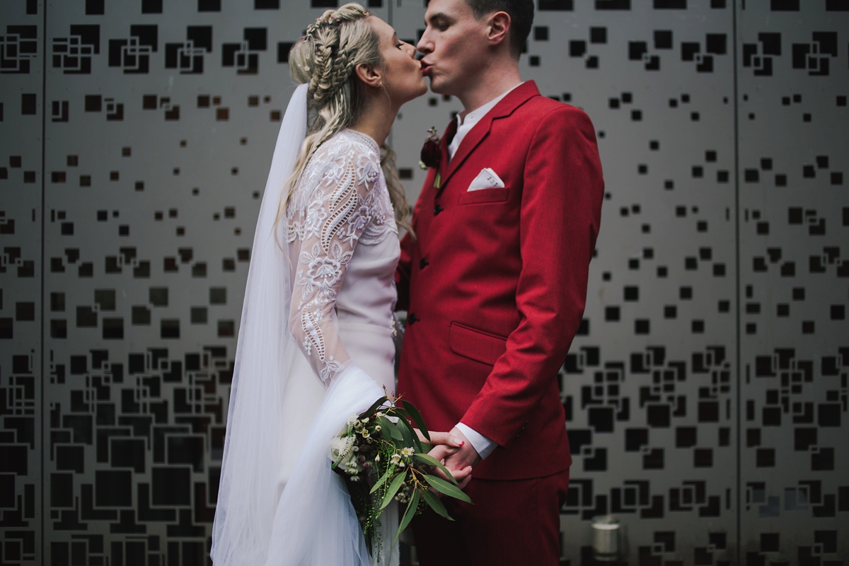 42 A customised 1970s dress for a modern non traditional London wedding. Images by Lisa Jane Photography
