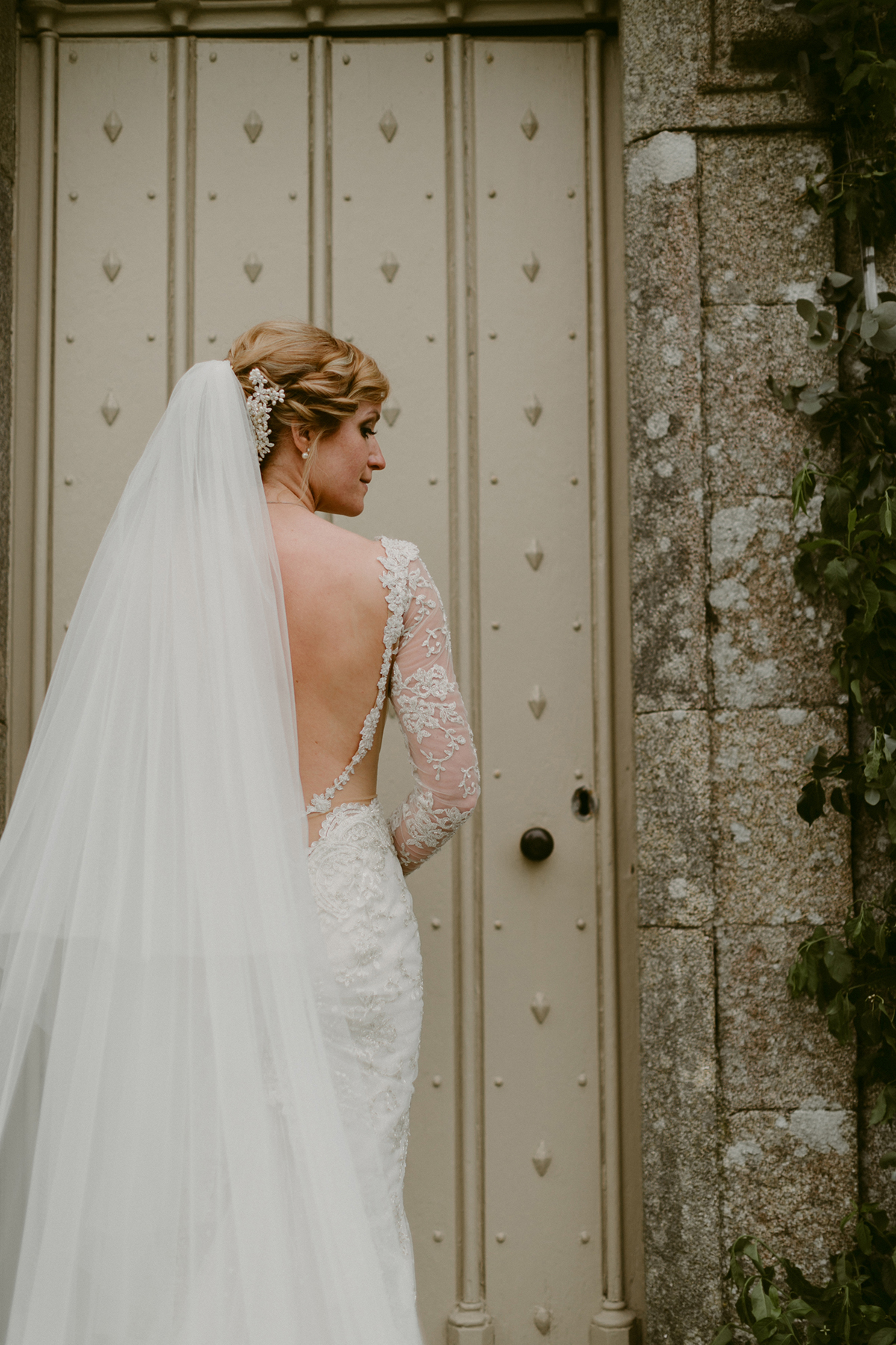 95 Galia Lahav glamour Irish country house wedding. Photography by Adam and Grace