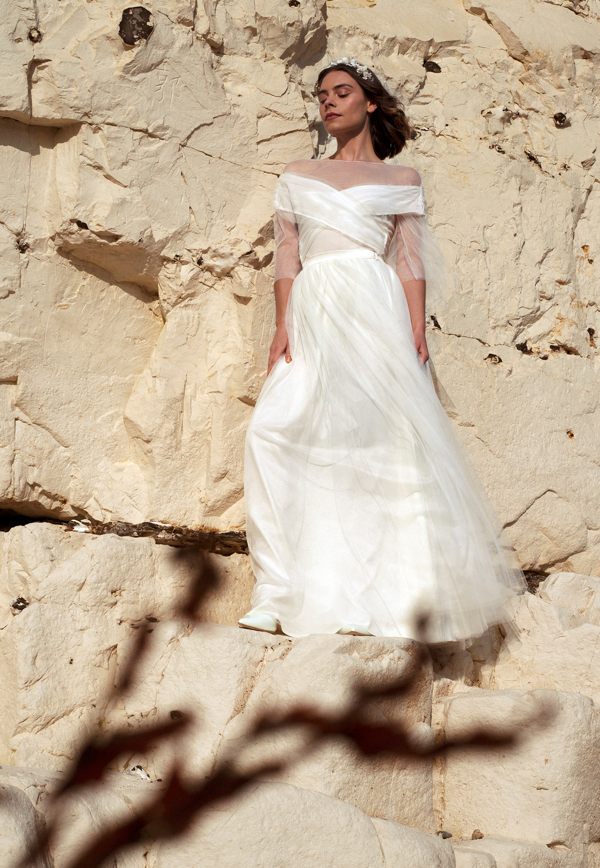 Modern bride Autumn English Autumn Coast wedding inspiration bridal fashion by Seni Dey 17