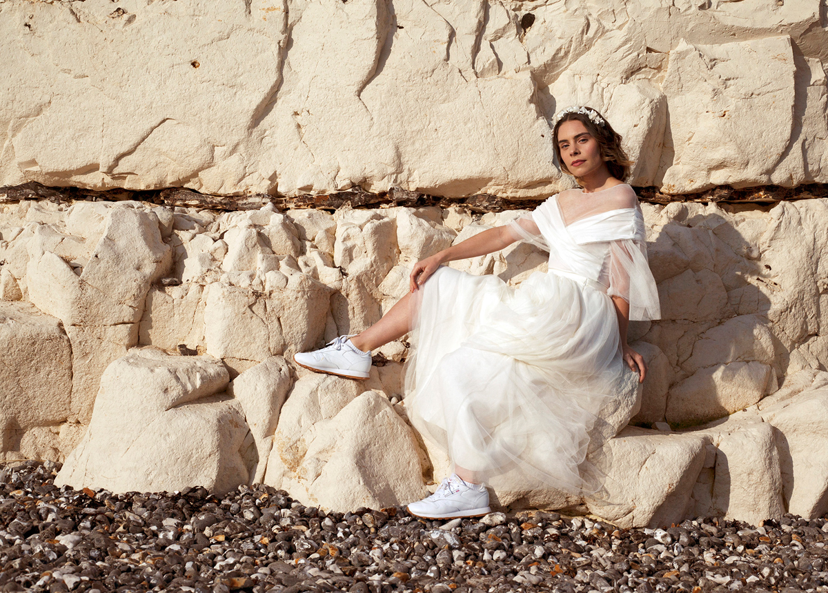 Modern bride Autumn English Autumn Coast wedding inspiration bridal fashion by Seni Dey 22