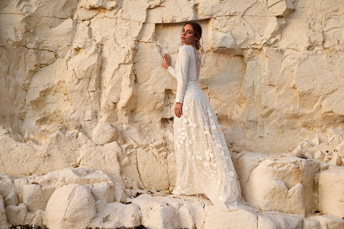 Modern bride Autumn English Autumn Coast wedding inspiration bridal fashion by Seni Dey 33