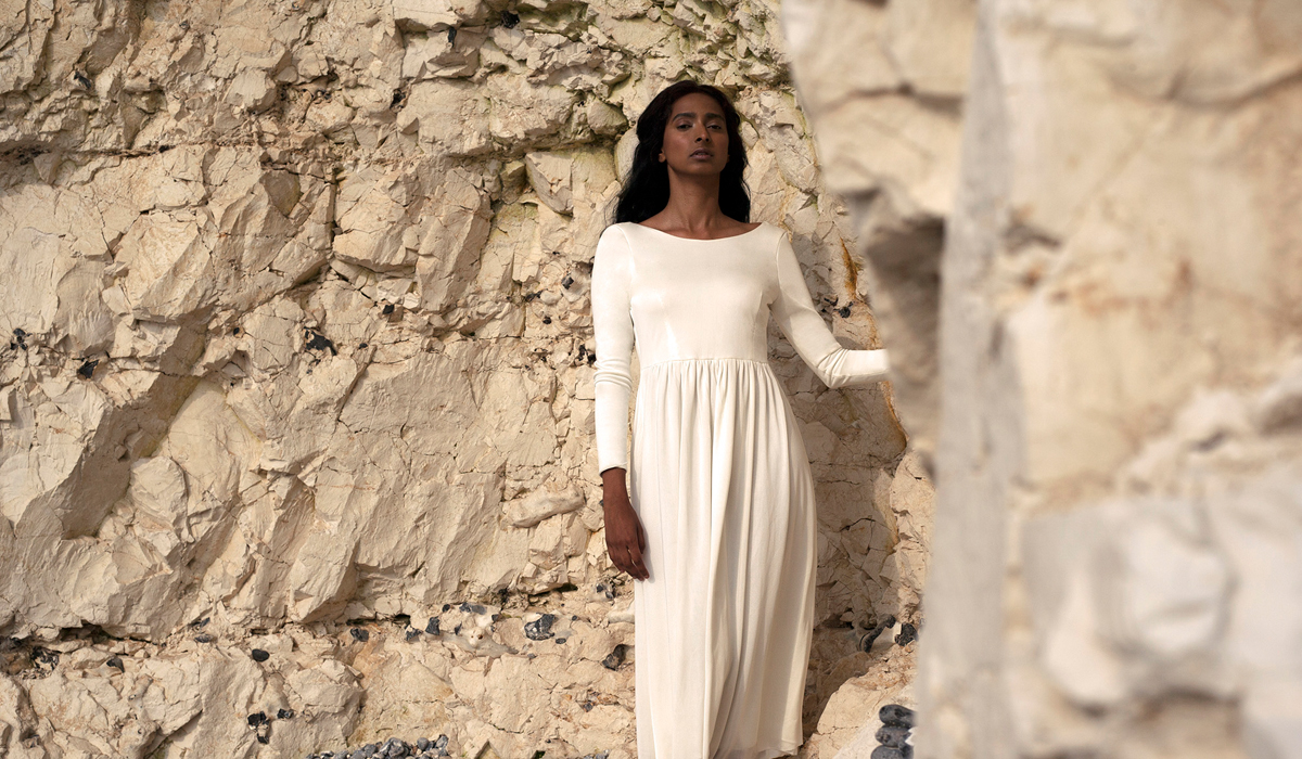 Modern bride Autumn English Autumn Coast wedding inspiration bridal fashion by Seni Dey 51