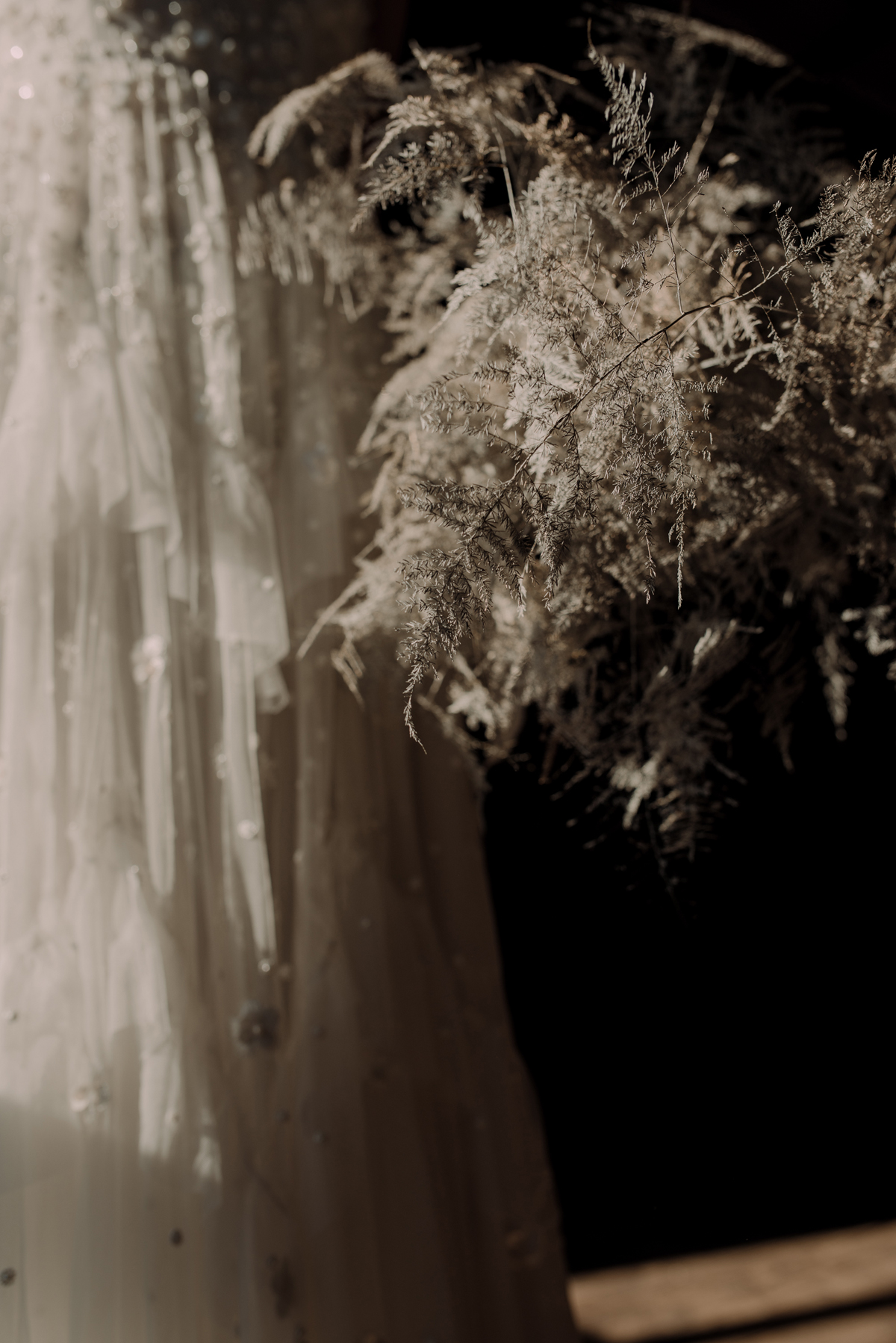 Whimsical elegant Autumn bride inspiration with Jesus Peiro wedding dresses 52