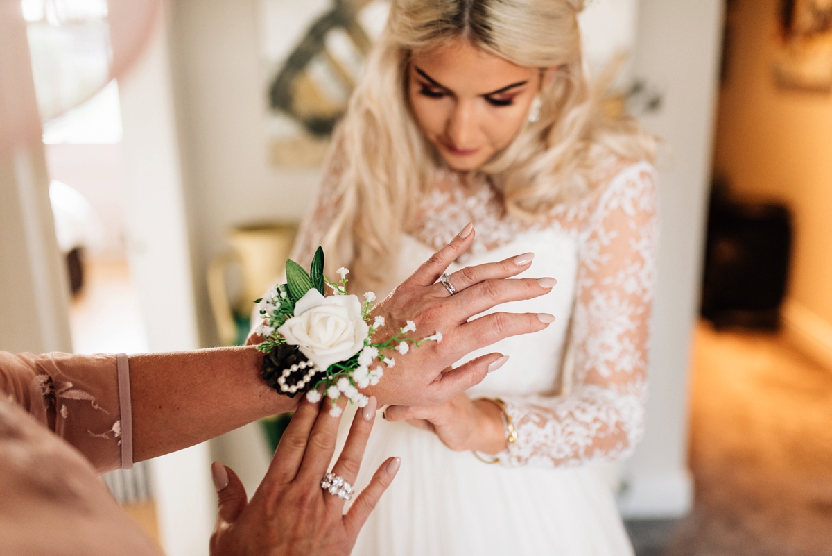 Christmas wedding with a Naomi Neoh dress Simon Hutchinson Photography 10