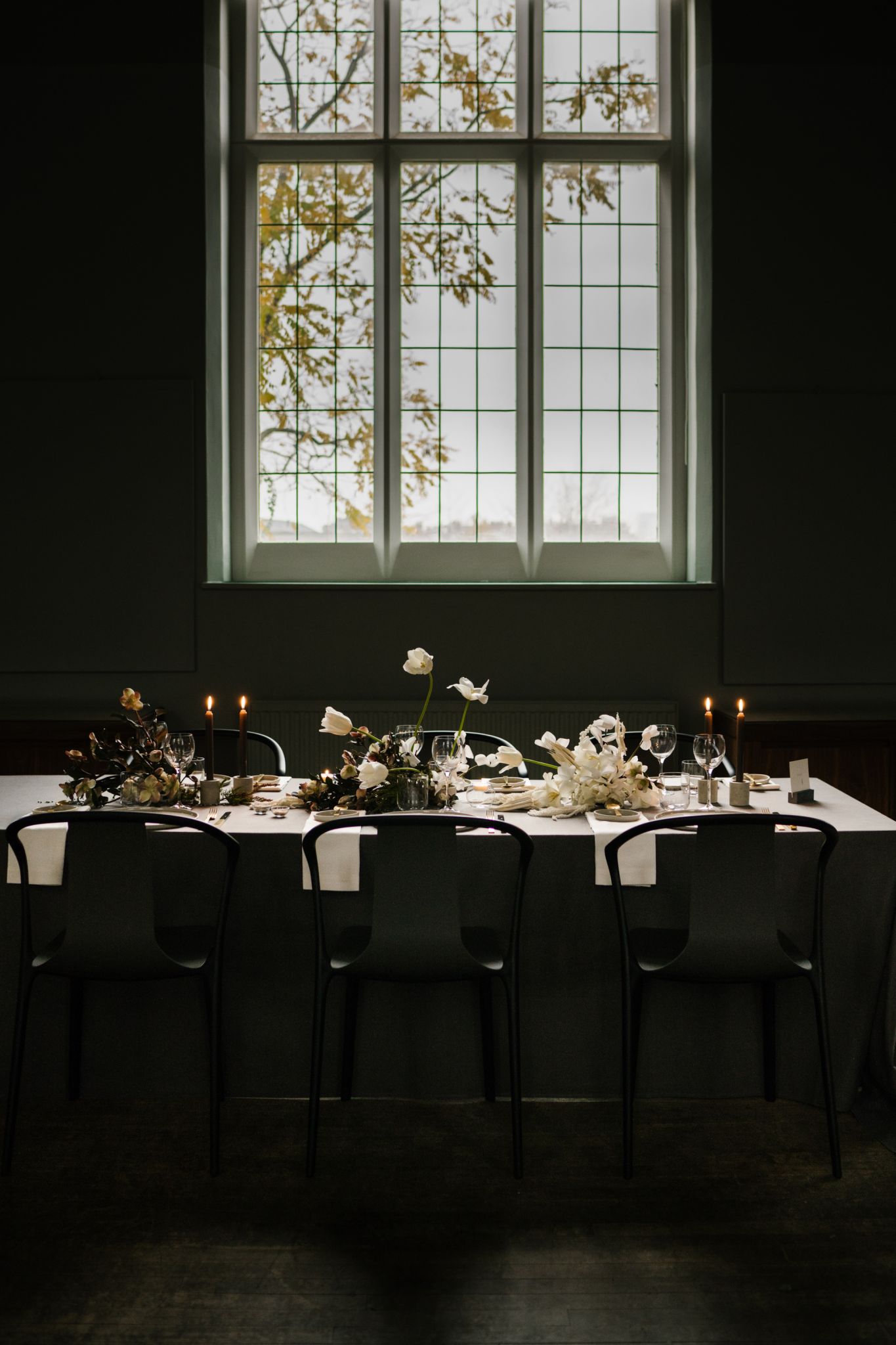 01 Dark moody winter wedding inspiration