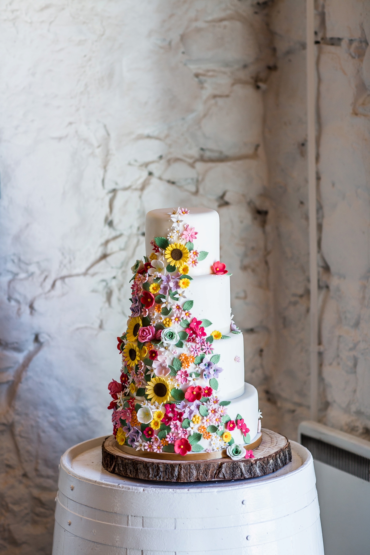 Floral Temperley gown for a colourful outdoor Scottish wedding 20