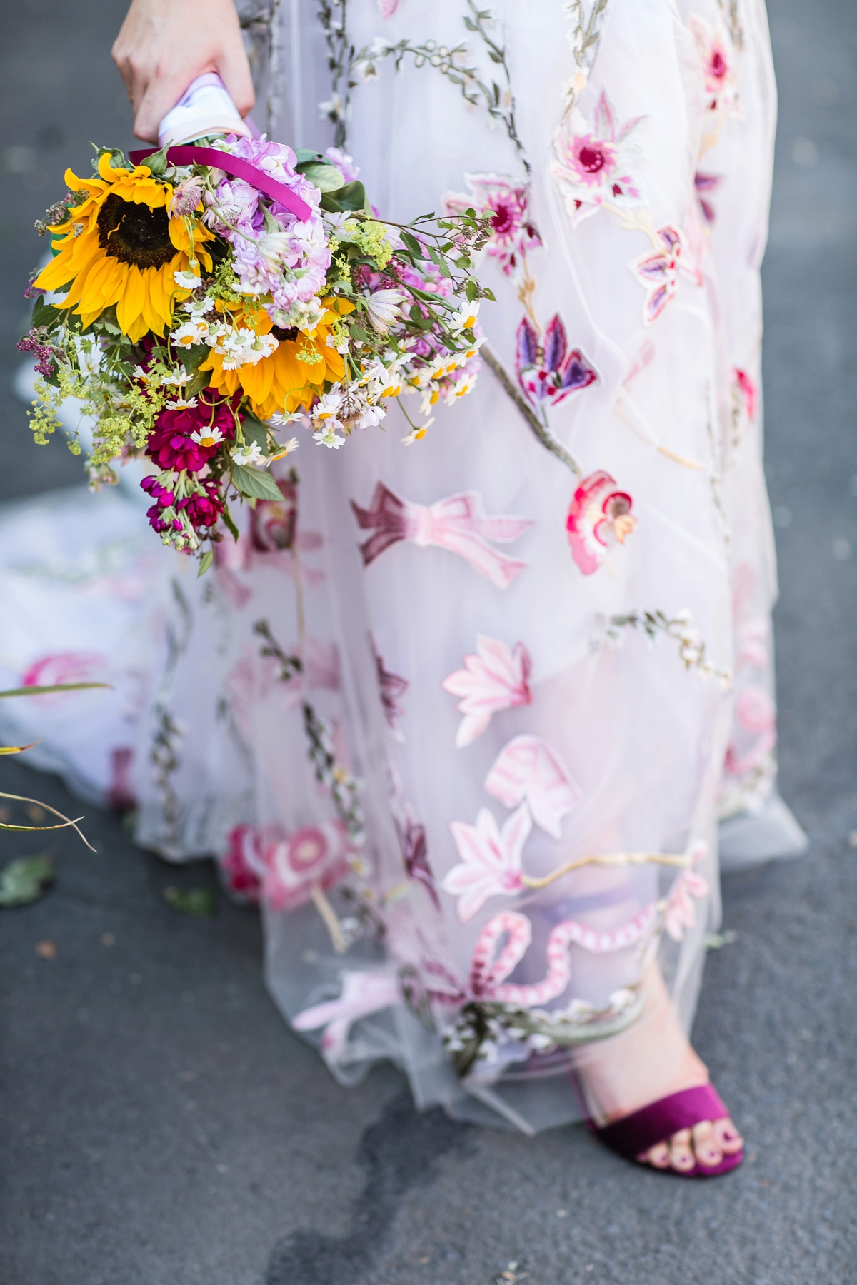 Floral Temperley gown for a colourful outdoor Scottish wedding 31