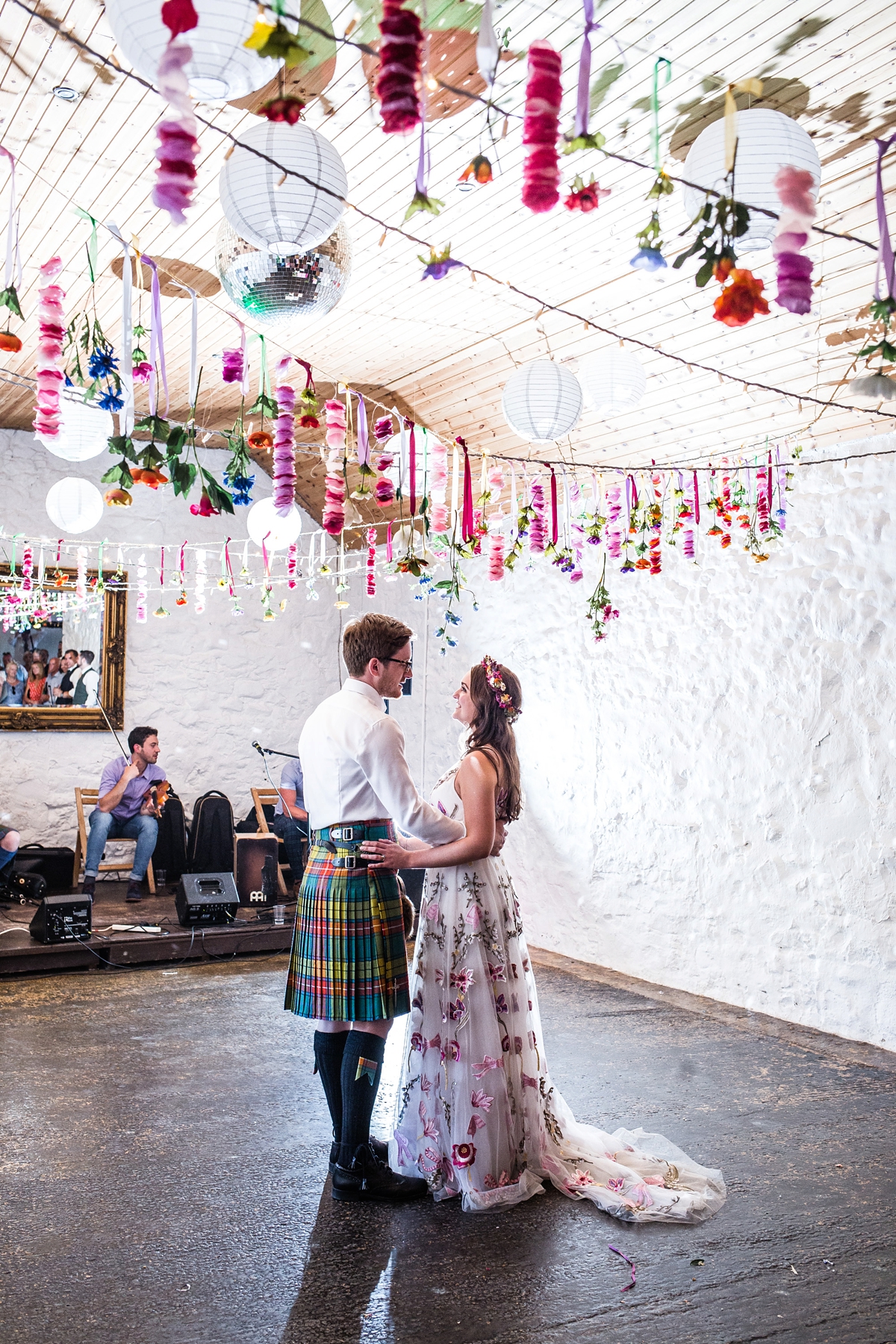 Floral Temperley gown for a colourful outdoor Scottish wedding 41