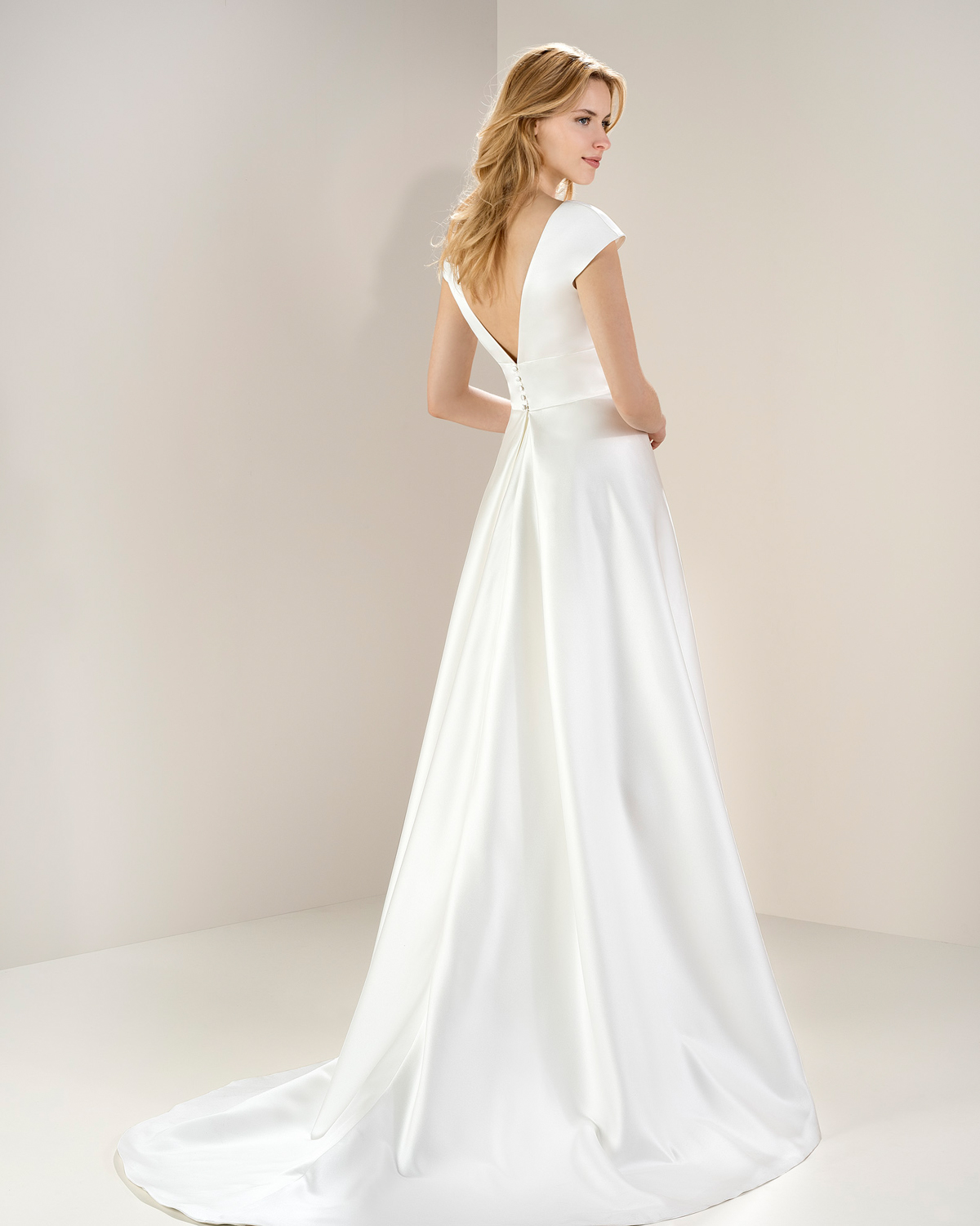 Jesus Peiro Wedding Dress Size Diversity - Bridal Fashion for Everybody ...