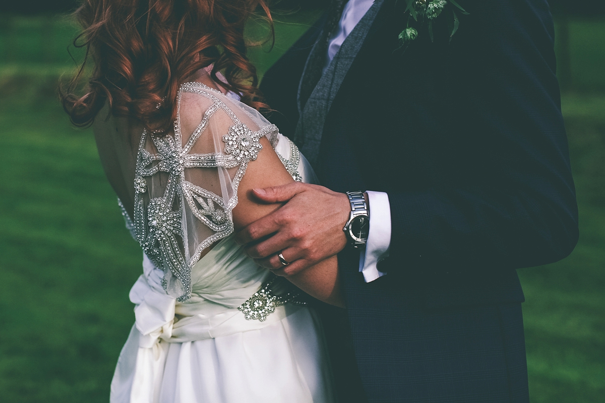 An Anna Campbell Gown For A Colourful Boho Vintage Inspired Barn