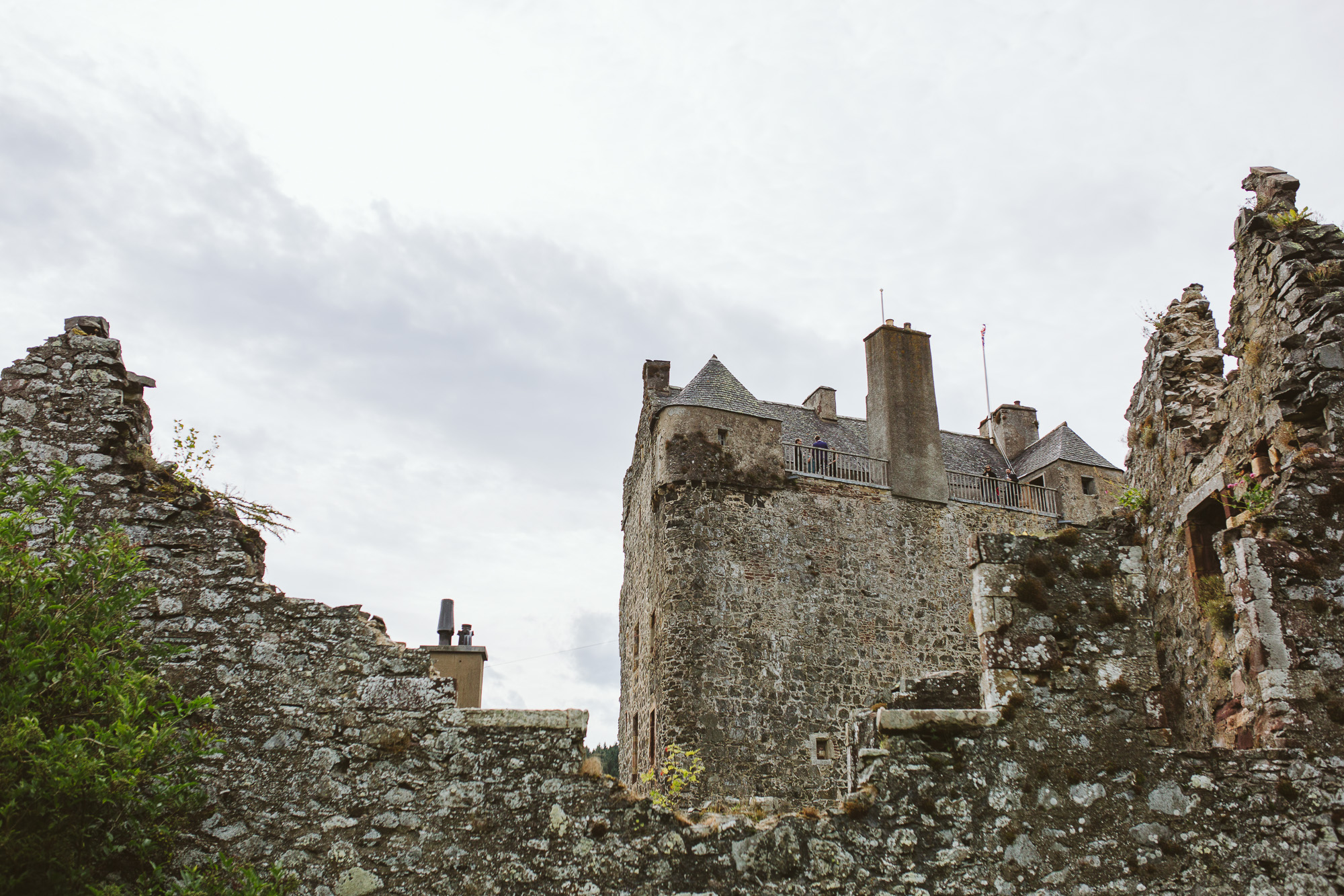 02 Neidpath Castle wedding Scotland