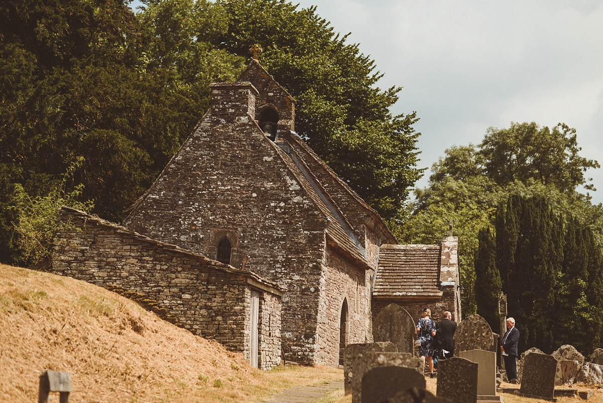 17 Laure de Sagazan rural idylic wedding Brecon Beacons