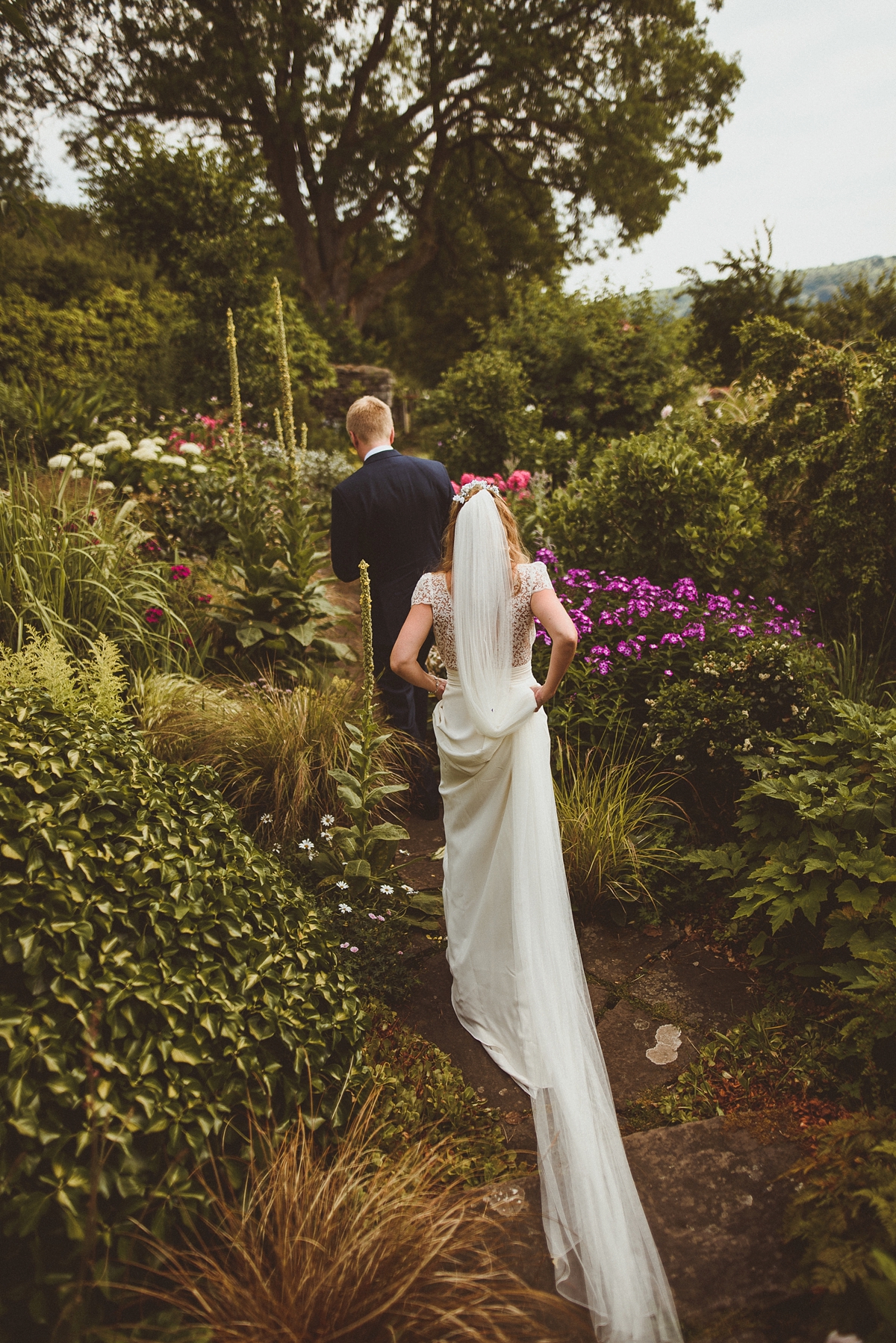 34 Laure de Sagazan rural idylic wedding Brecon Beacons