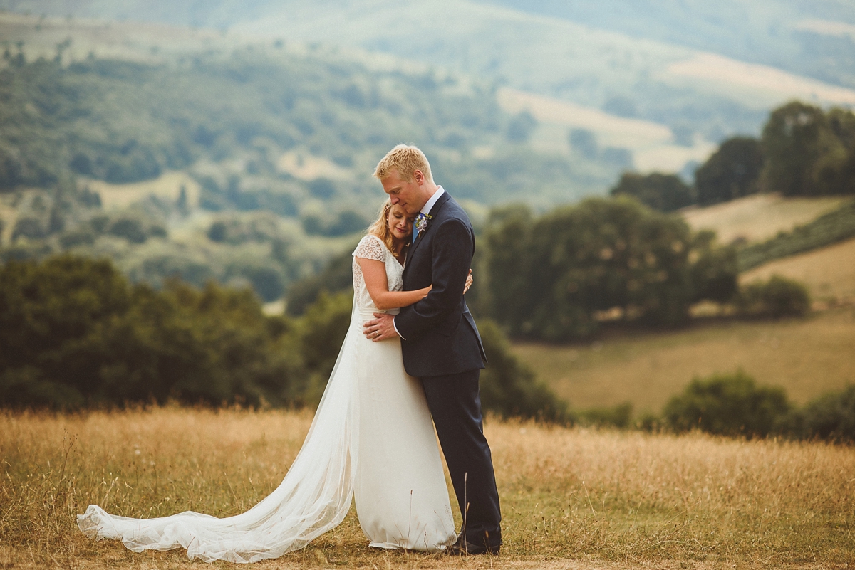 39 Laure de Sagazan rural idylic wedding Brecon Beacons