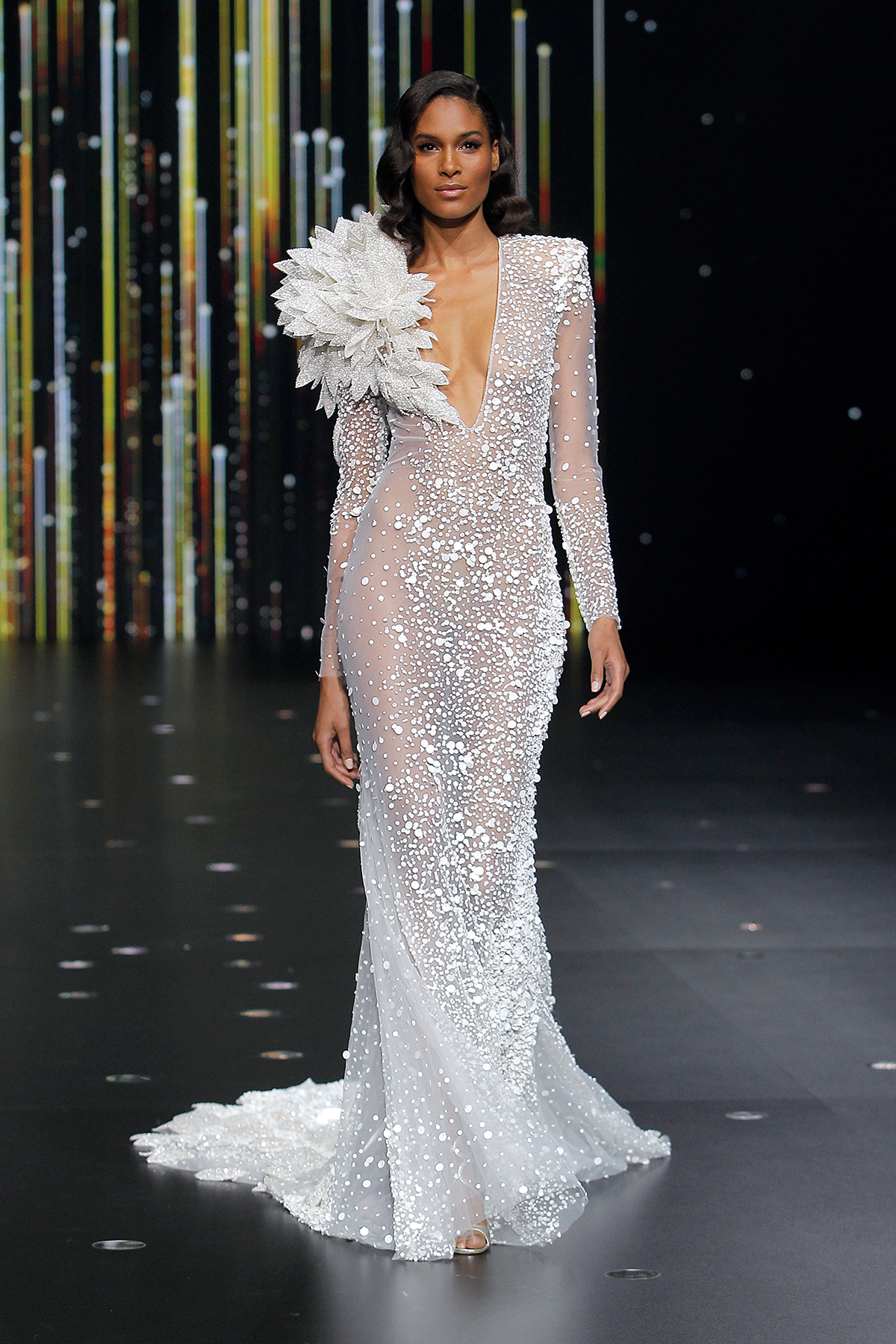 01 EQUILIBRIUM Pronovias Fashion Show 2019